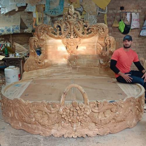 Luxurious Wooden Round Bed Manufacturers in Saharanpur
